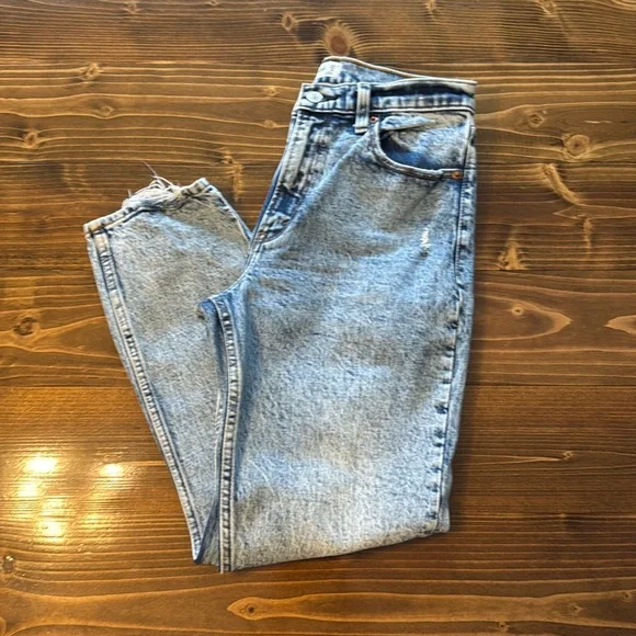 NWOT Abercrombie & Fitch High Rise Mom Jeans - Picture 1 of 10